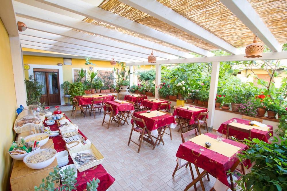 Hotel Donna Rosa SantʼAlessio Siculo Exterior foto