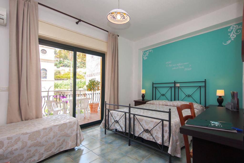 Hotel Donna Rosa SantʼAlessio Siculo Cameră foto