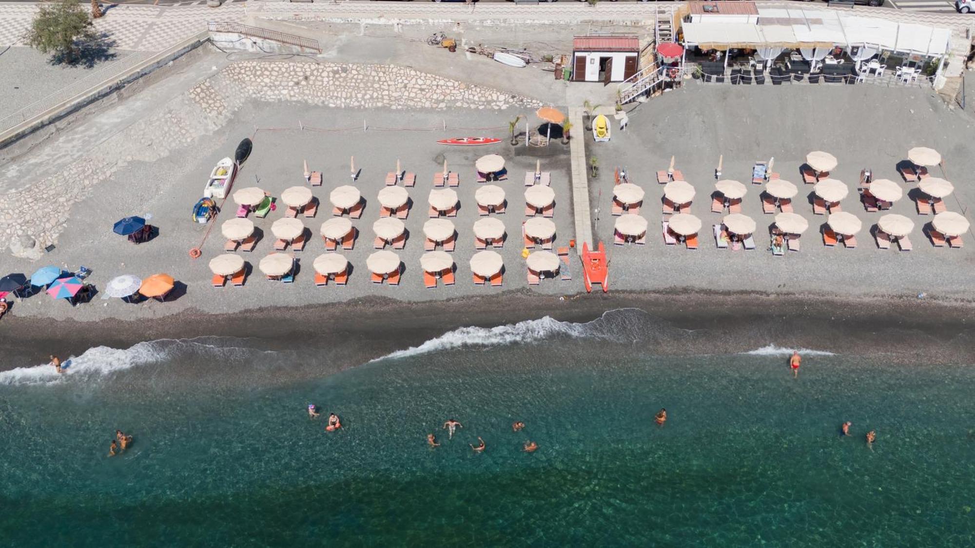 Hotel Donna Rosa SantʼAlessio Siculo Exterior foto